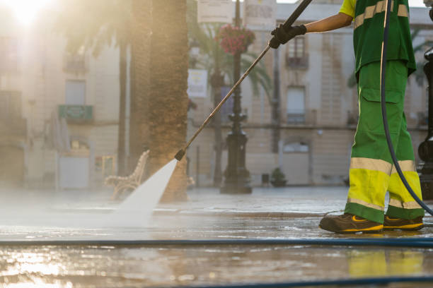 Best Warehouse Cleaning  in Comstock Northwest, MI